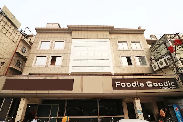 Capital O 12172 Hotel Deep Premium