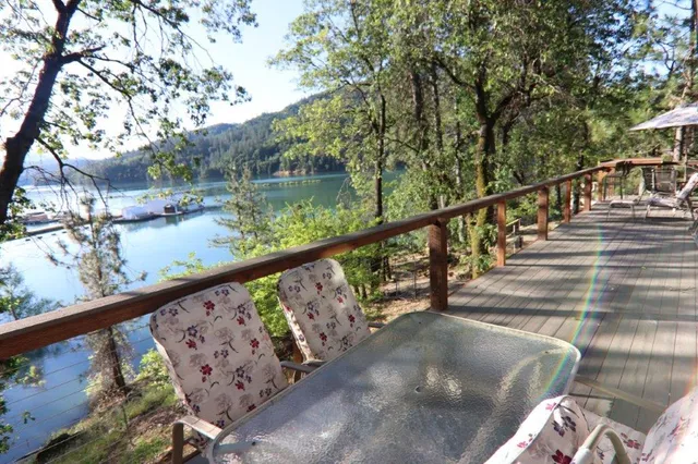 Shasta Lakeshore Retreats