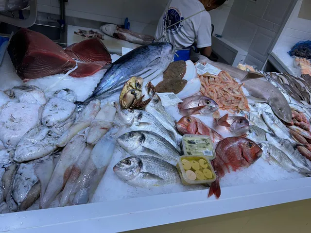 Ladrón de Guevara - Pescados & Mariscos