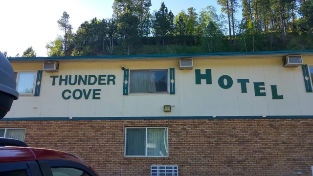 Thunder Cove Inn
