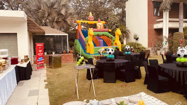 Mad 4 Bar B Que Restaurant & Caterers