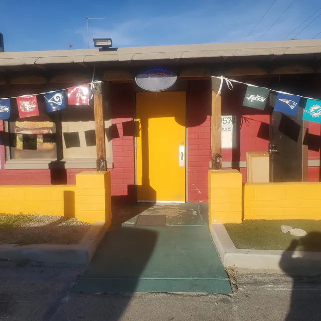 Dillon's Burgers & Beers