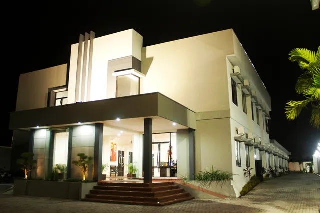 Tirta Kencana Hotel & Garden Resto