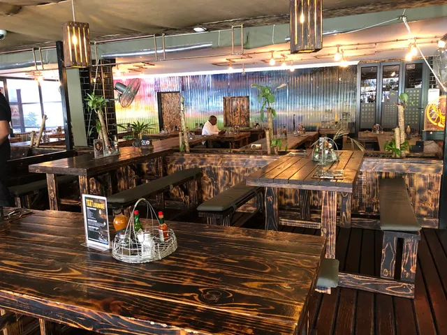 Main Deck Restaurant & Bar