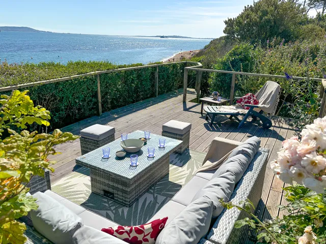 East Creek holiday home by the sea