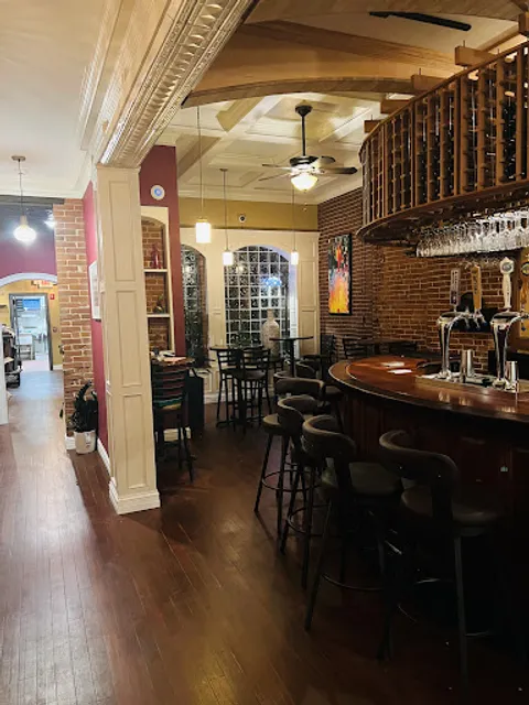 Grüv Bistro & Wine Bar