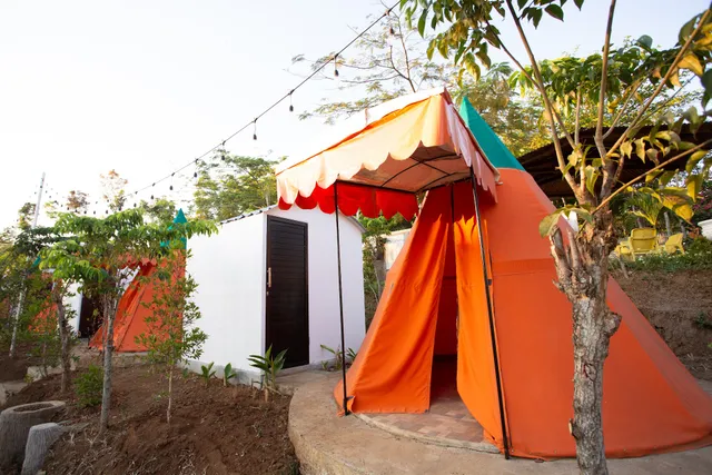 Royal Caravan Hotel & Outbound Trawas