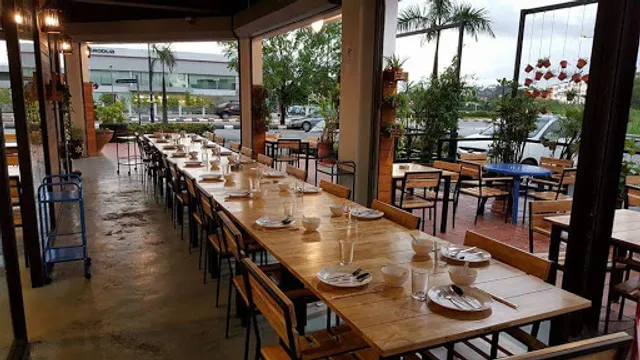 Kinnaree Thai Cuisine Restaurant (No Pork No Lard)