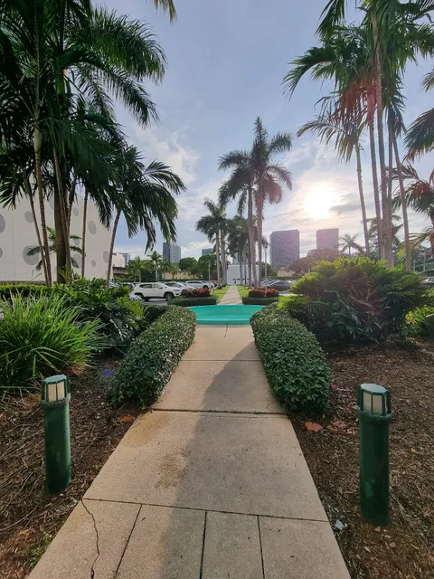 Bay Park Towers Condominium