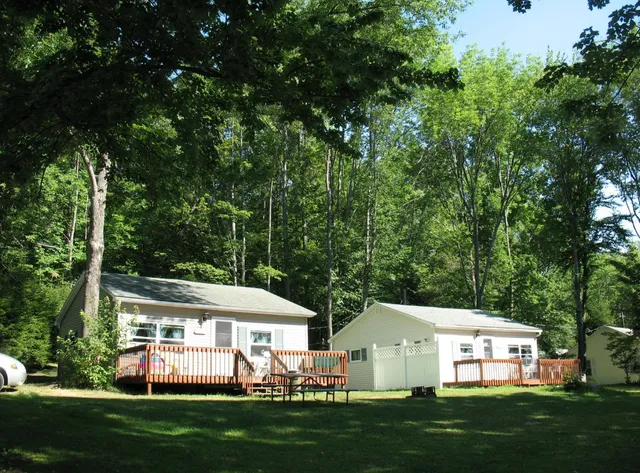 Keen Lake Camping Cottage Resort