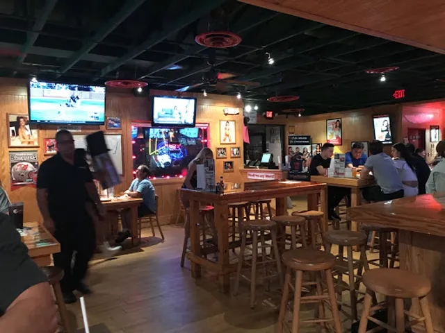 WingHouse Bar & Grill