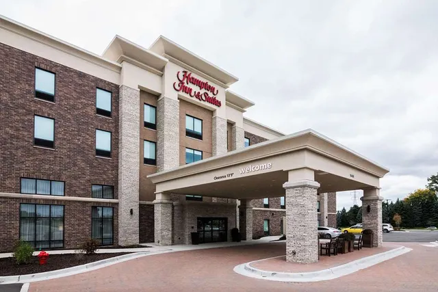 Hampton Inn & Suites Allen Park