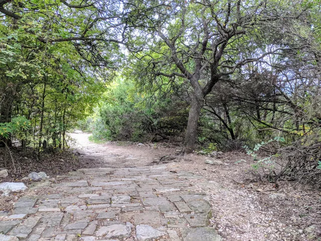 Trailhead to Sculpture Falls