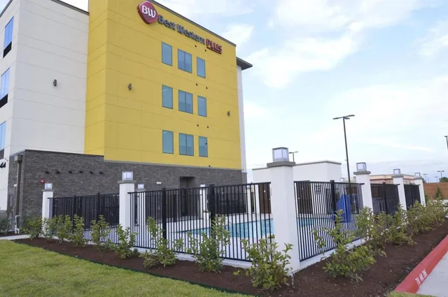 Comfort Inn & Suites I-45 North (Former Best Western Plus I-45 North)