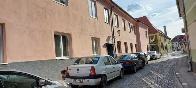 Queen's Apartment & Studio