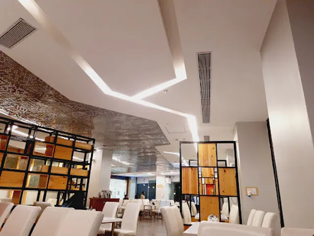 VARENYA'S - FOOD ARENA