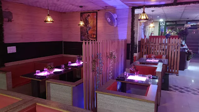 FriendSs Forever ( A Multicuisne Veg Restaurant)