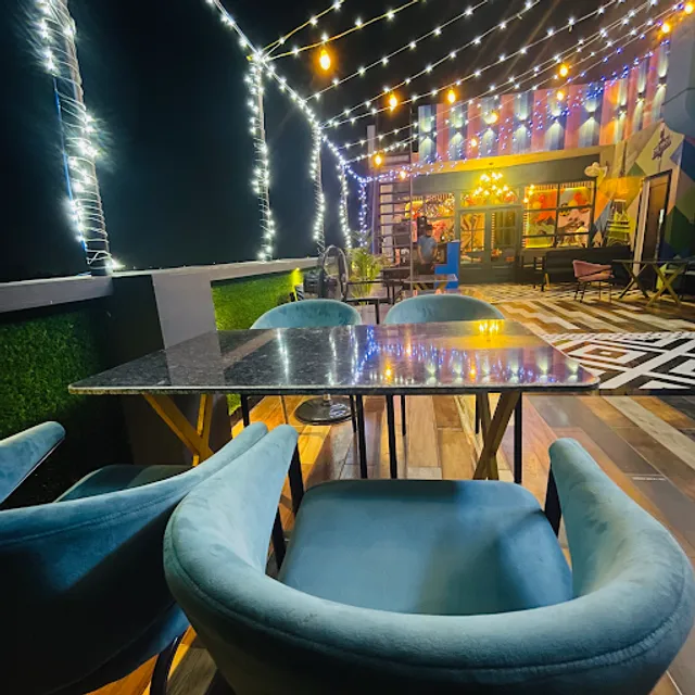 The Grey House (Cafe | Terrace | Lounge) | Grey Courtyard