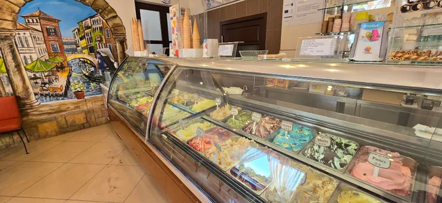 Fagylaltszalon Cukrászda