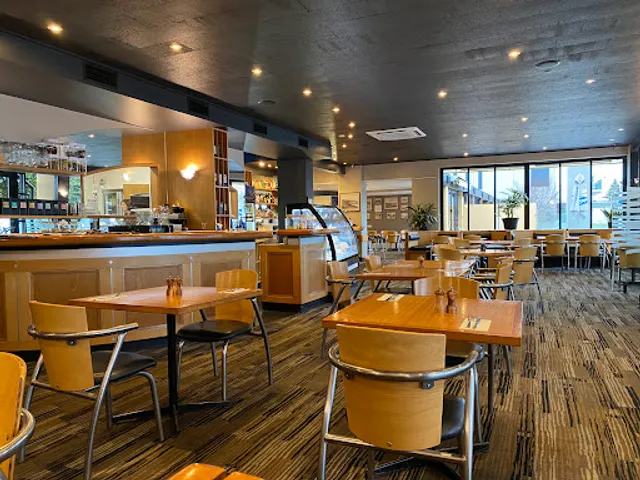 Edwards Waterfront Restaurant & Café