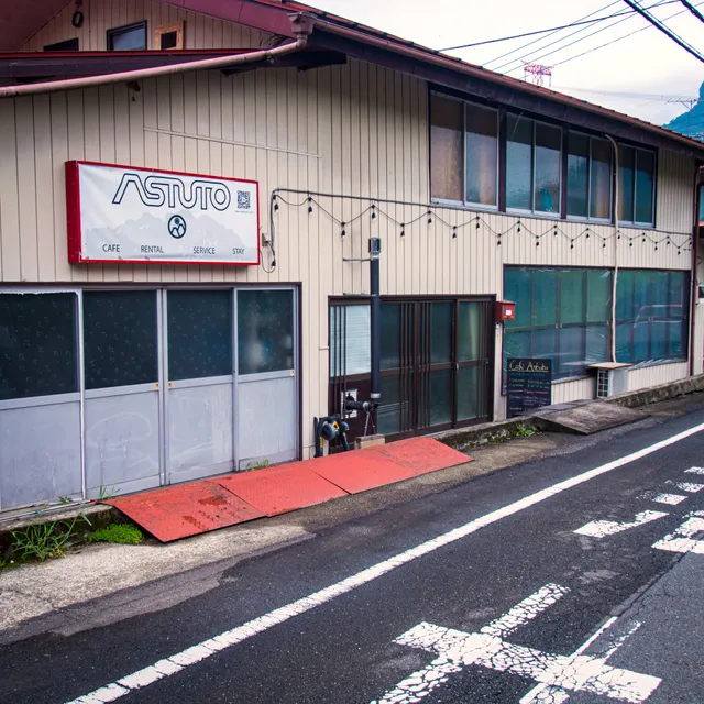 GS Astuto / Riders House and Cafe