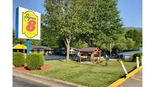 Super 8 by Wyndham Asheville/Biltmore