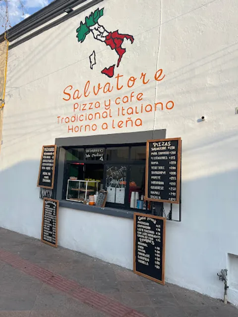Salvatore Ristorante Pizzeria Napoletana Contemporánea Horno a Leña.