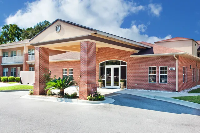 Holiday Inn Express Building 6007