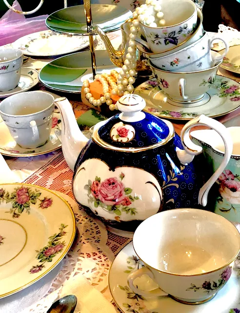 Dahlia Cove Studio- Tea House, Candle Bar, and Bloom Room