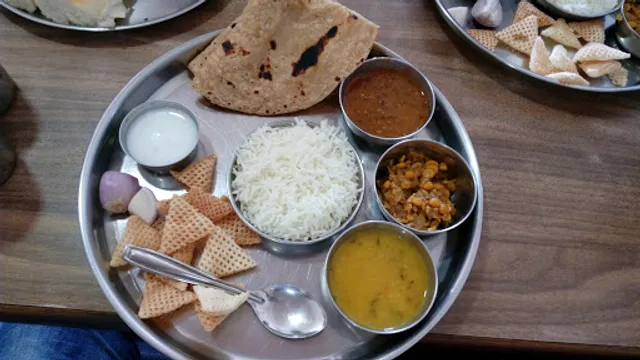 HoteL Ambika Veg-Non-Veg