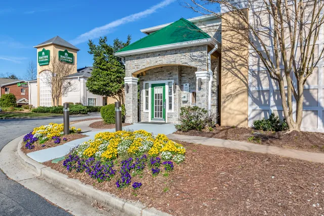 HomeTowne Studios Atlanta NE - Peachtree Corners