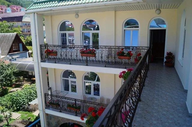 U Chekhova, Gostevoy Dom