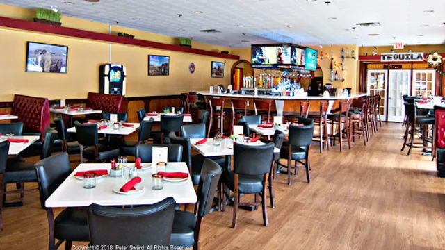 3 Amigos Bar & Grill