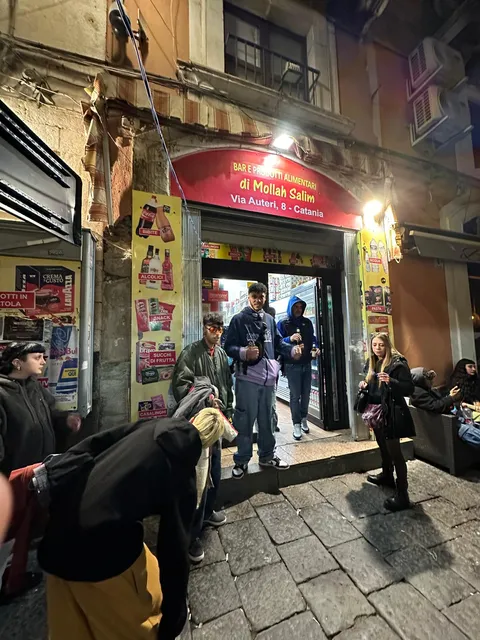 Azmeri Mini Super Market Di Mollah Salim