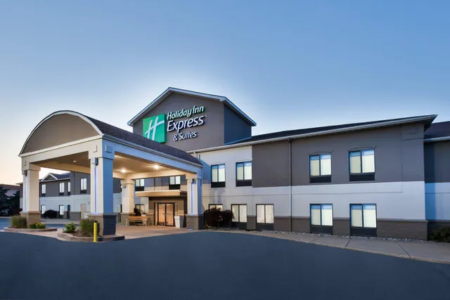 Holiday Inn Express & Suites Three Rivers by IHG
