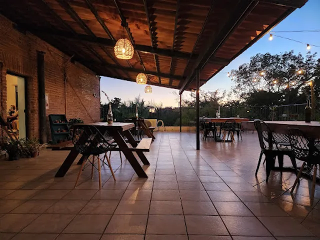 Teeca Rooftop ( Arte - café - Vino - Gastronomía )
