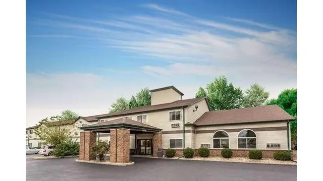 Rock Island Inn & Suites Streator IL