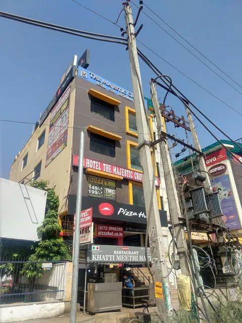 OYO 5710 The Majestic Crown Hotel