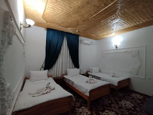 Parvina Hotel