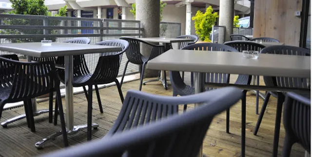 Restaurants Jules (le Café à Villefontaine, Le Comptoir à Saint Quentin)