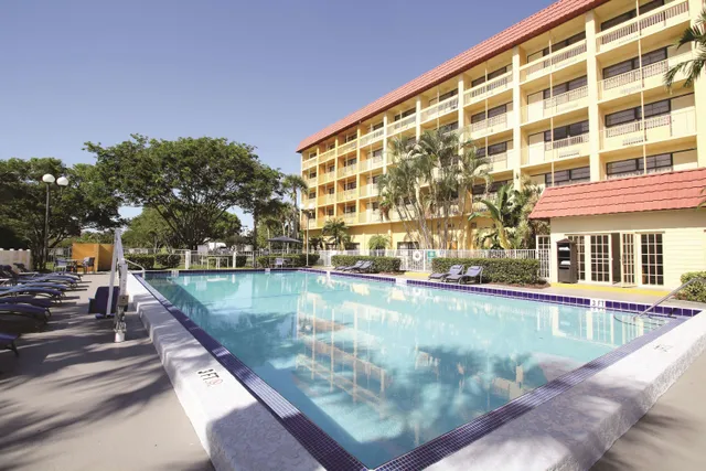 La Quinta Inn & Suites by Wyndham Coral Springs South