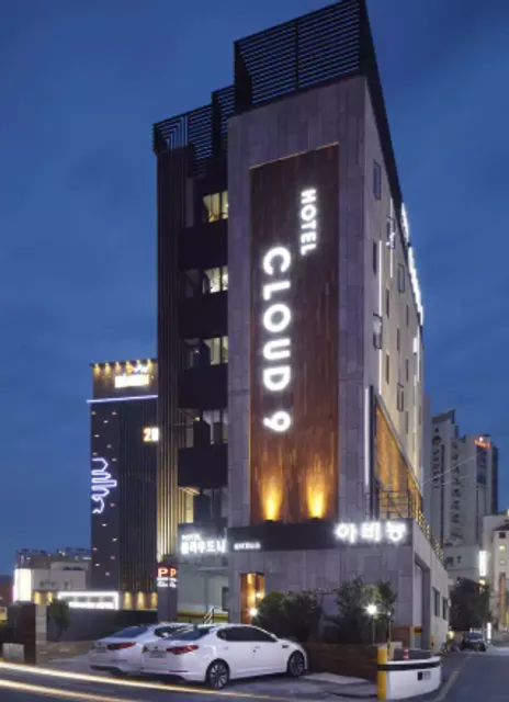 OYO Hotel Cloud 9