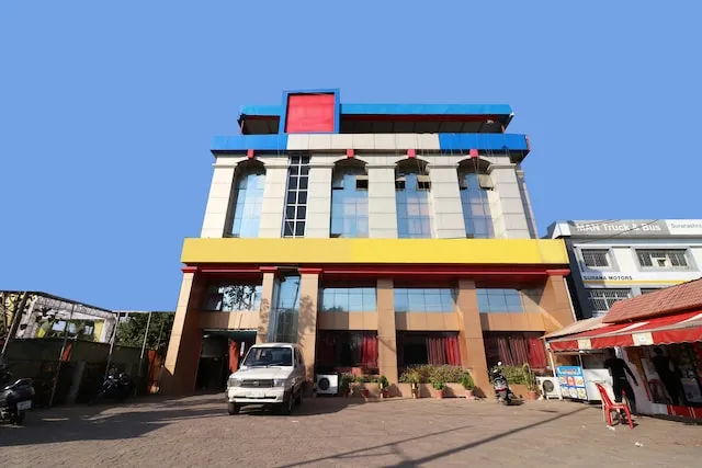 Collection O Hotel Neena Palace