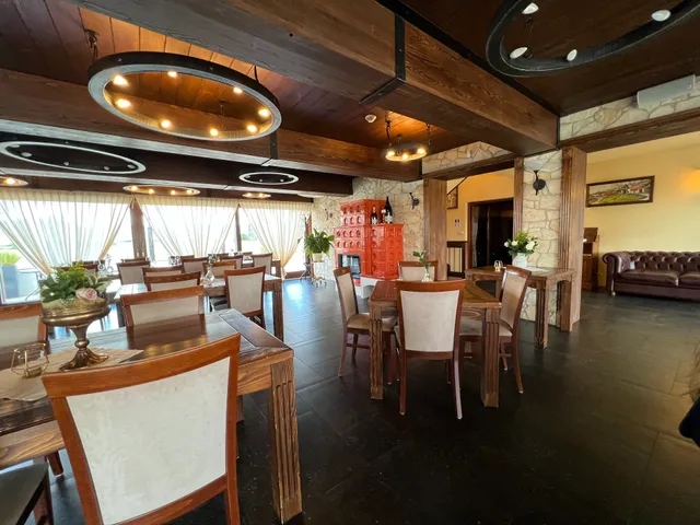 Husacina & Penzión Karolína