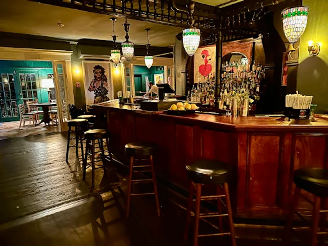 Porch Bar at Gifford House