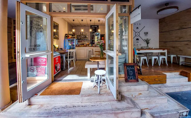 Sis & Bro Boutique Café