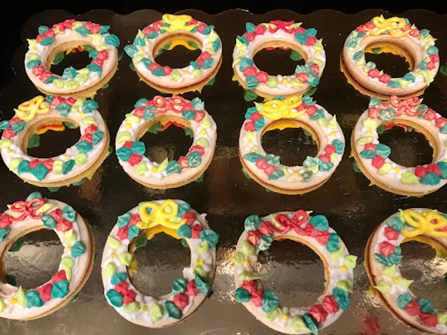 To Cake or To Cupcake