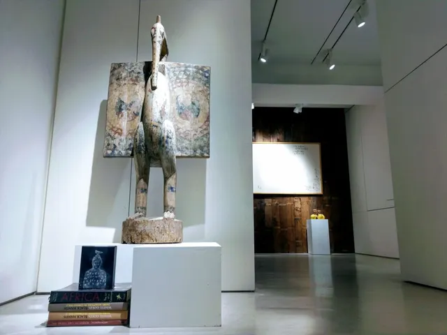 小巴廊 4 4 G a l l e r y