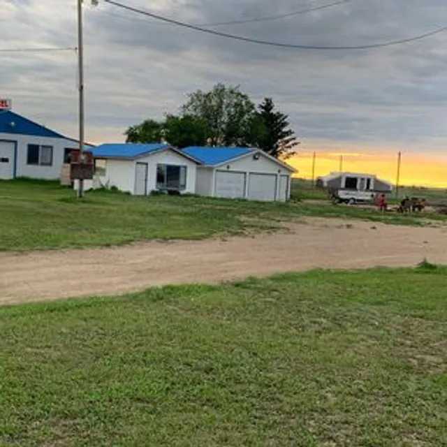 Raval Paradise Motel and RV Park