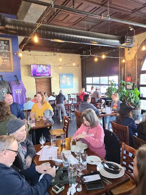 Brick River Cider St. Louis